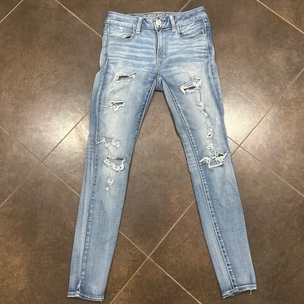 American Eagle skinny leg jegging size US four regular light wash